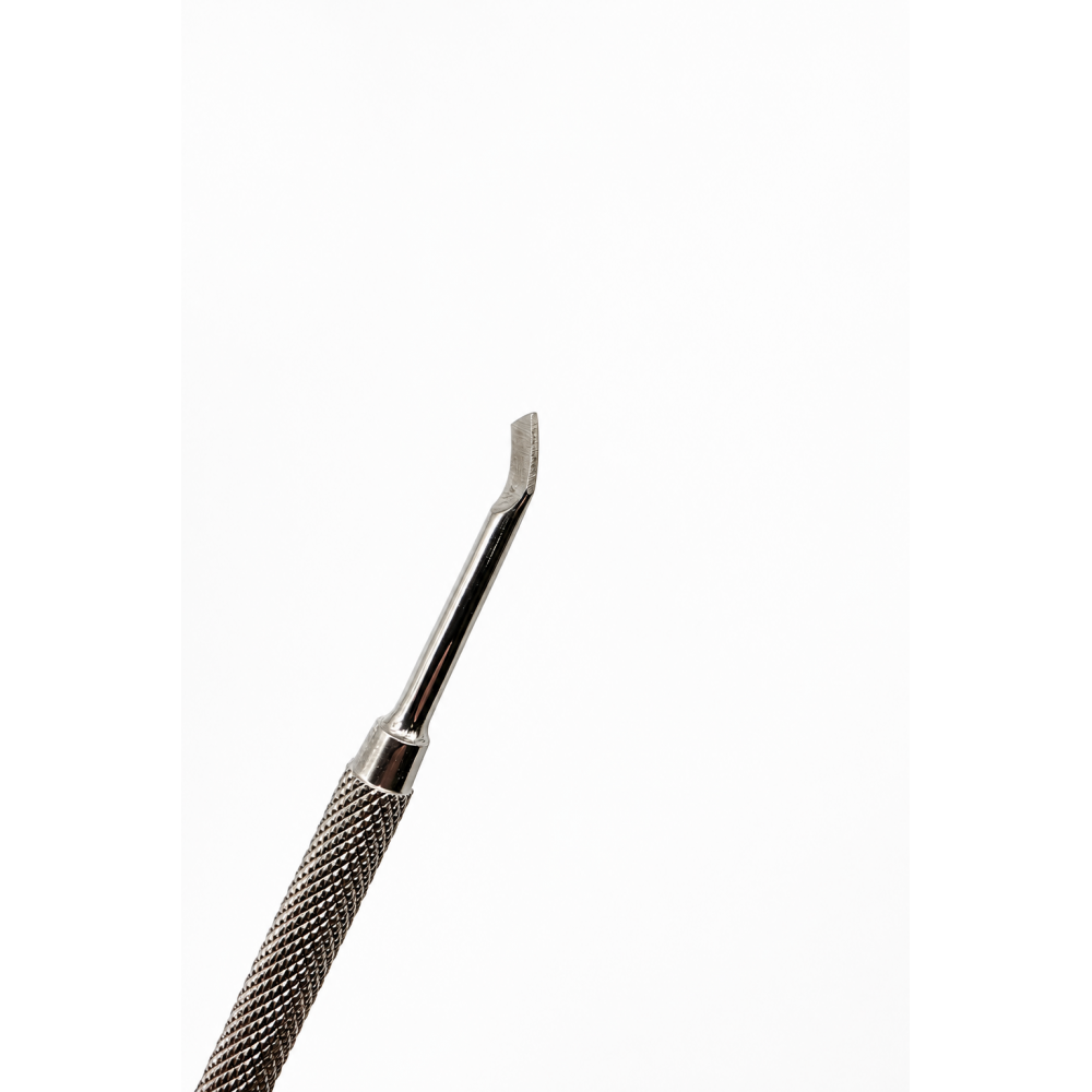 Doppelseitiger Cuticle Pusher & Cleaner gebogen 132mm